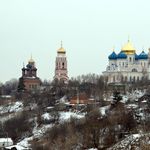 Болхов-зимой. Справа - Спасо-Преображенский собор, затем колокольня Троицкого храма и Троицкий храм